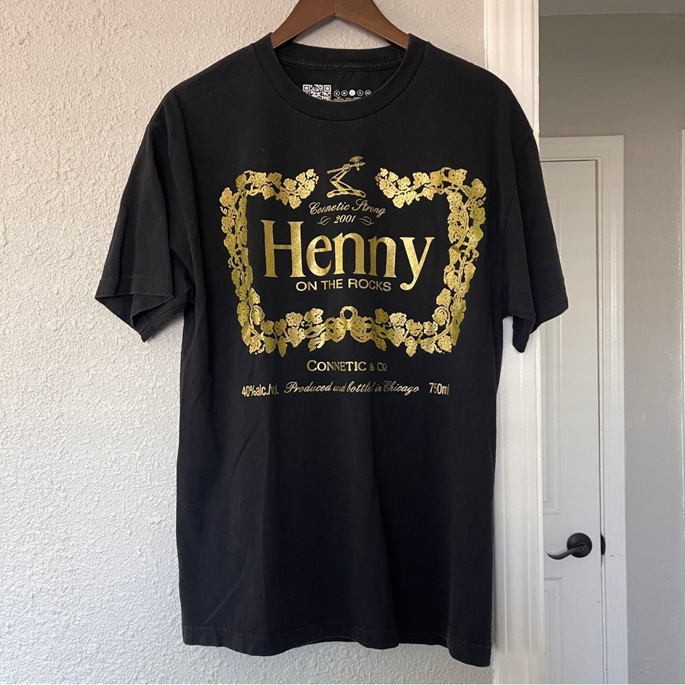 Connectic Hennessy Black T-Shirt with Gold Graphic L